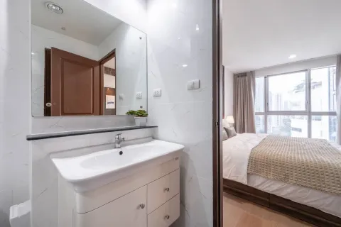 Condo à Khlong Toei, Bangkok, Thaïlande, 2 chambres № 173548 - photo 12