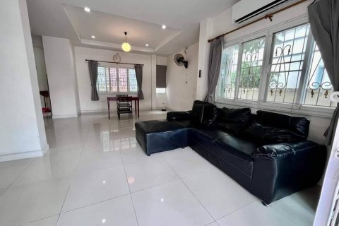 House in Pathum Thani, Thailand 3 bedrooms № 142720 - photo 3