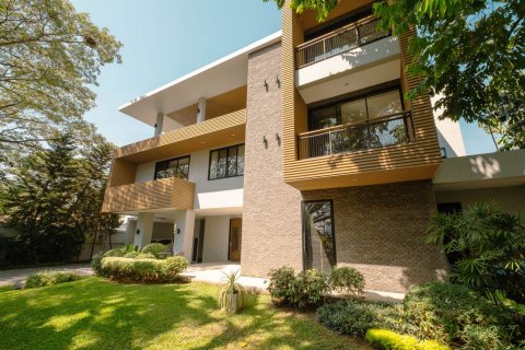 House in Chiang Mai, Thailand 4 bedrooms № 155373