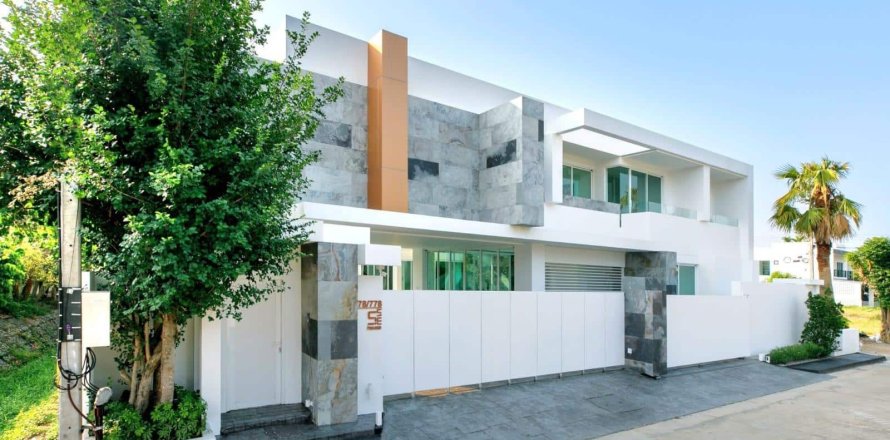 Villa in Chiang Mai, Thailand 8 bedrooms № 155376