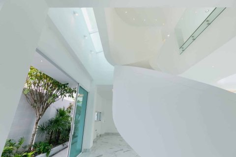 Villa in Chiang Mai, Thailand 8 bedrooms № 155376 - photo 12