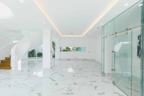 Villa in Chiang Mai, Thailand 8 bedrooms № 155376 - photo 13