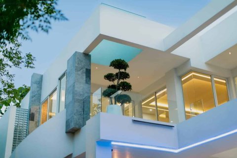 Villa in Chiang Mai, Thailand 8 bedrooms № 155376 - photo 2