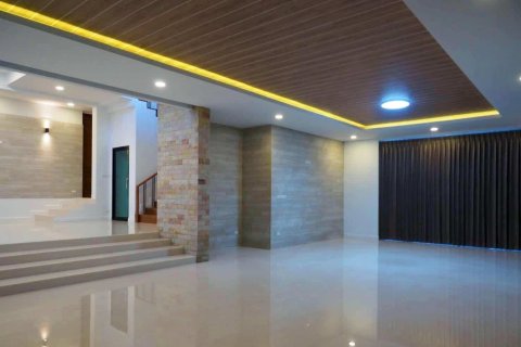 Villa in Chiang Mai, Thailand 4 bedrooms № 155377 - photo 7