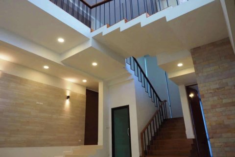 Villa in Chiang Mai, Thailand 4 bedrooms № 155377 - photo 4