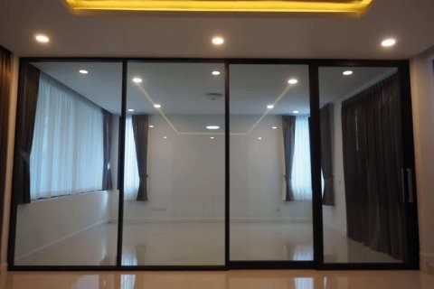 Villa in Chiang Mai, Thailand 4 bedrooms № 155377 - photo 9