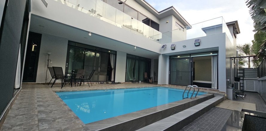 Вилла в Паттайе, Таиланд с 3 спальнями  № 147610