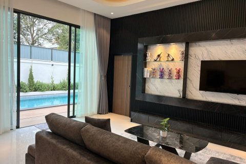 Villa in Pattaya, Thailand 3 bedrooms № 147611 - photo 2