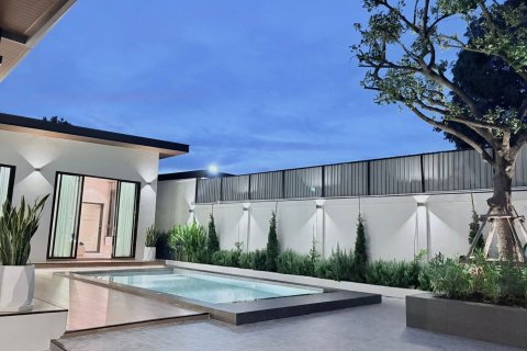 Villa in Pattaya, Thailand 3 bedrooms № 147611 - photo 14