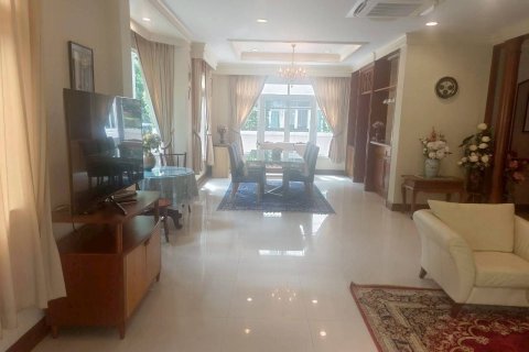 Дом в Суан Луанге, Бангкок, Таиланд с 4 спальнями  № 147614 - фото 2