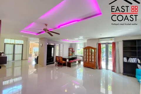 Casa de 8 dormitorios en Pattaya, Tailandia № 213666 - foto 9