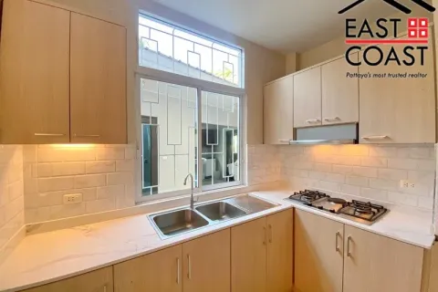 Casa de 8 dormitorios en Pattaya, Tailandia № 213666 - foto 13