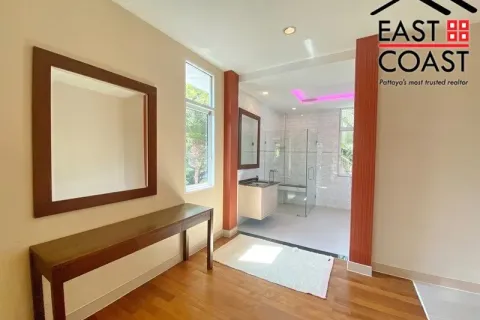 Casa de 8 dormitorios en Pattaya, Tailandia № 213666 - foto 17