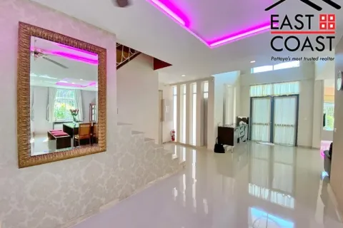 Casa de 8 dormitorios en Pattaya, Tailandia № 213666 - foto 10