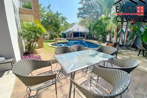 Casa de 8 dormitorios en Pattaya, Tailandia № 213666 - foto 4