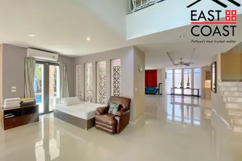 Casa de 8 dormitorios en Pattaya, Tailandia № 213666 - foto 11