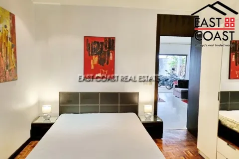 Casa de 6 dormitorios en Pattaya, Tailandia № 213668 - foto 17