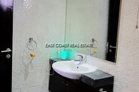 Casa de 6 dormitorios en Pattaya, Tailandia № 213668 - foto 13