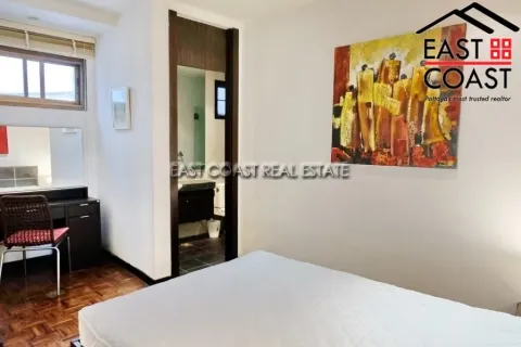 Casa de 6 dormitorios en Pattaya, Tailandia № 213668 - foto 15