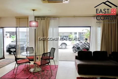 Casa de 6 dormitorios en Pattaya, Tailandia № 213668 - foto 3