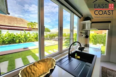 Casa de 4 dormitorios en Pattaya, Tailandia № 213667 - foto 12