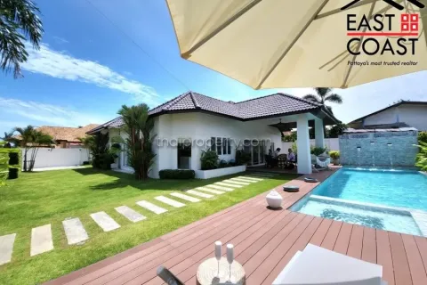 Casa de 4 dormitorios en Pattaya, Tailandia № 213667 - foto 3