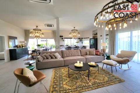 Casa de 4 dormitorios en Pattaya, Tailandia № 213667 - foto 9