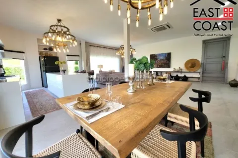 Casa de 4 dormitorios en Pattaya, Tailandia № 213667 - foto 19