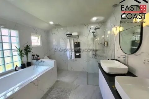 Casa de 4 dormitorios en Pattaya, Tailandia № 213667 - foto 30