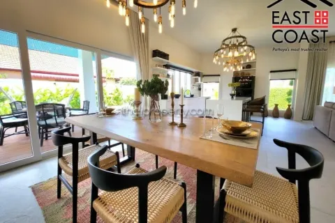 Casa de 4 dormitorios en Pattaya, Tailandia № 213667 - foto 17