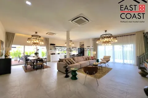 Casa de 4 dormitorios en Pattaya, Tailandia № 213667 - foto 11