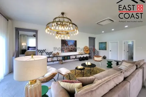 Casa de 4 dormitorios en Pattaya, Tailandia № 213667 - foto 7