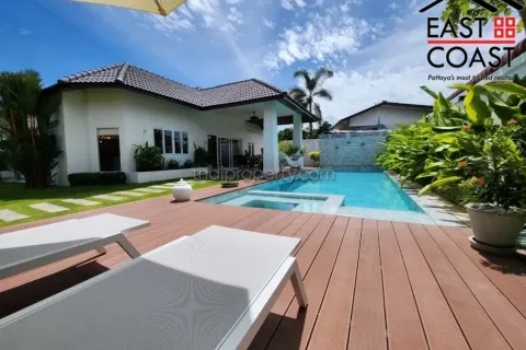 Casa de 4 dormitorios en Pattaya, Tailandia № 213667 - foto 2