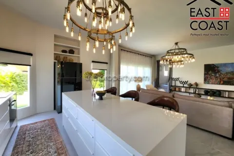 Casa de 4 dormitorios en Pattaya, Tailandia № 213667 - foto 13