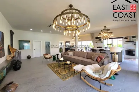 Casa de 4 dormitorios en Pattaya, Tailandia № 213667 - foto 8