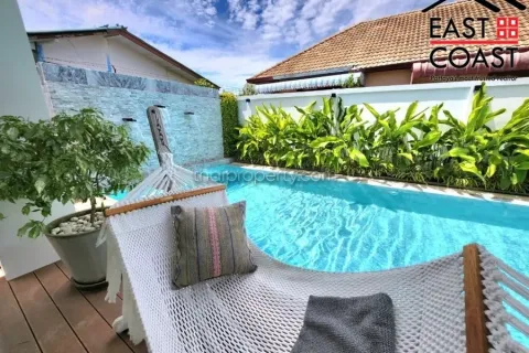 Casa de 4 dormitorios en Pattaya, Tailandia № 213667 - foto 4