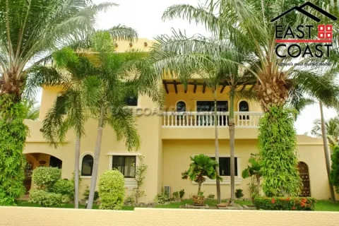 Casa de 3 dormitorios en Pattaya, Tailandia № 213663