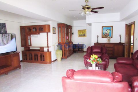 Condo in Pattaya, Thailand, 2 bedrooms № 197343 - photo 4