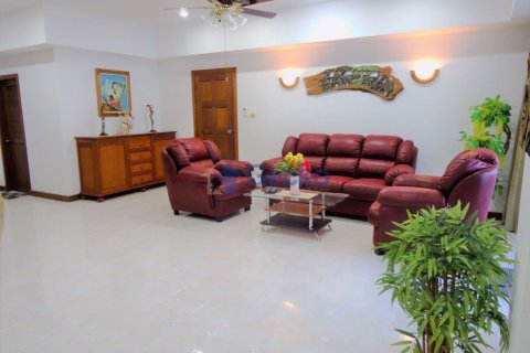 Condo in Pattaya, Thailand, 2 bedrooms № 197343 - photo 13