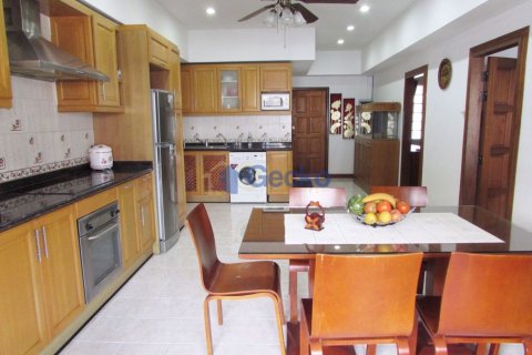 Condo in Pattaya, Thailand, 2 bedrooms № 197343 - photo 12