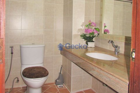 Condo in Pattaya, Thailand, 2 bedrooms № 197343 - photo 18