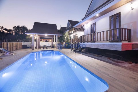 House in Pattaya, Thailand 3 bedrooms № 197345