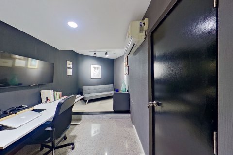 Кондоминиум с 2 спальнями в Кхлонг Сане, Бангкок, Таиланд № 139163 - фото 28