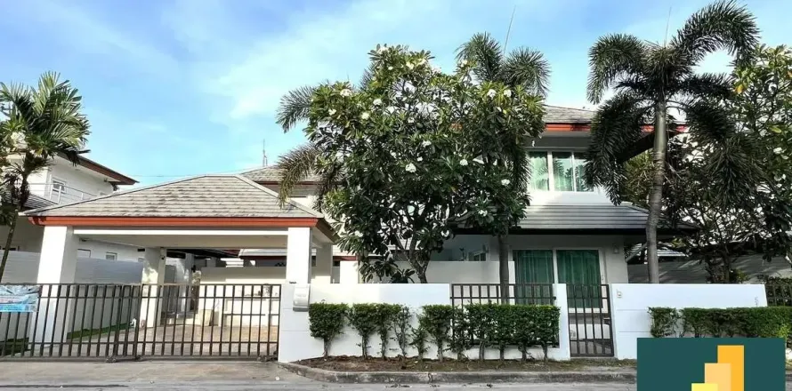 Casa de 3 dormitorios en Pattaya, Tailandia № 211032