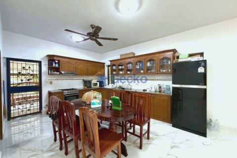 House in Pattaya, Thailand 4 bedrooms № 199600 - photo 6