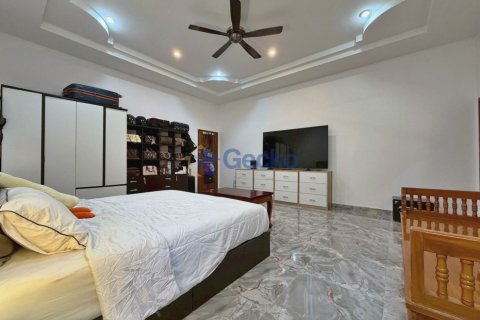 House in Pattaya, Thailand 4 bedrooms № 199600 - photo 9