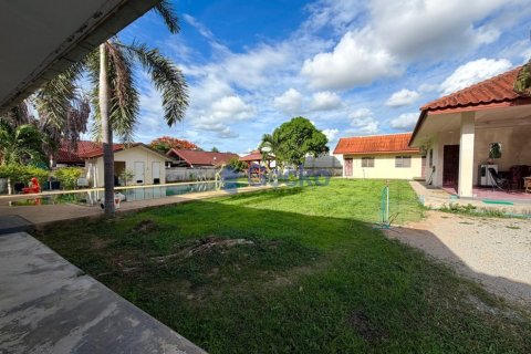 House in Pattaya, Thailand 4 bedrooms № 199600 - photo 28