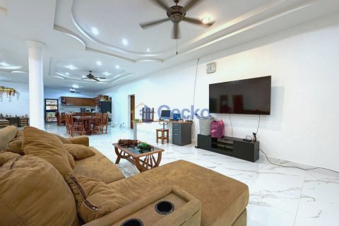 House in Pattaya, Thailand 4 bedrooms № 199600 - photo 5