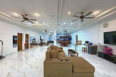 House in Pattaya, Thailand 4 bedrooms № 199600 - photo 4