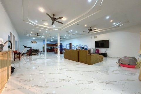 House in Pattaya, Thailand 4 bedrooms № 199600 - photo 2